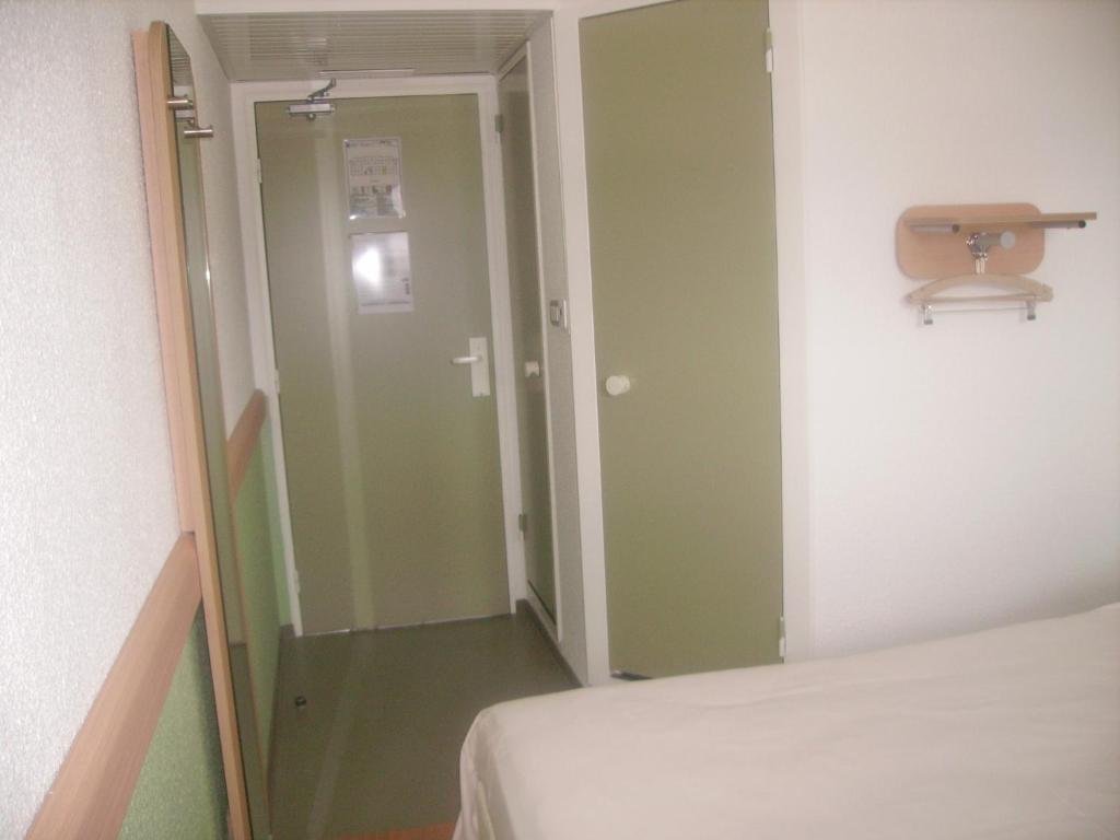Ibis Budget Ремірмон Номер фото