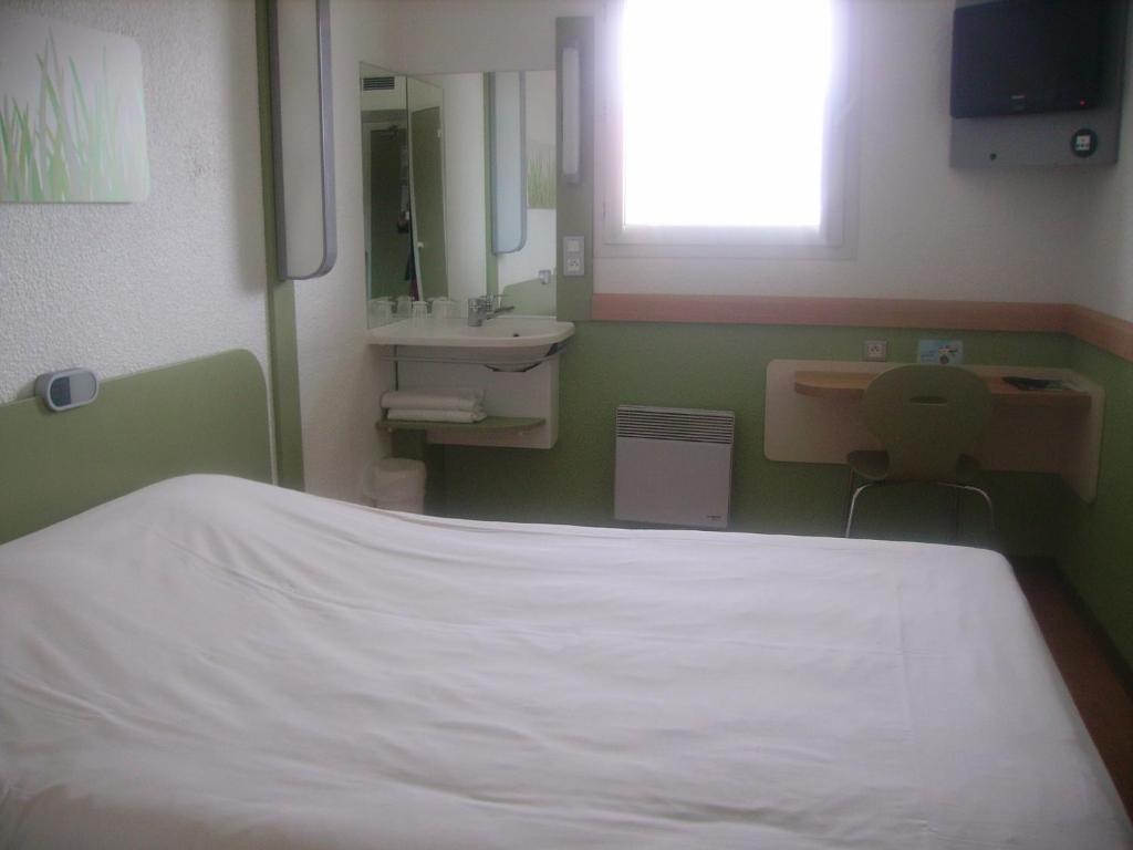 Ibis Budget Ремірмон Номер фото