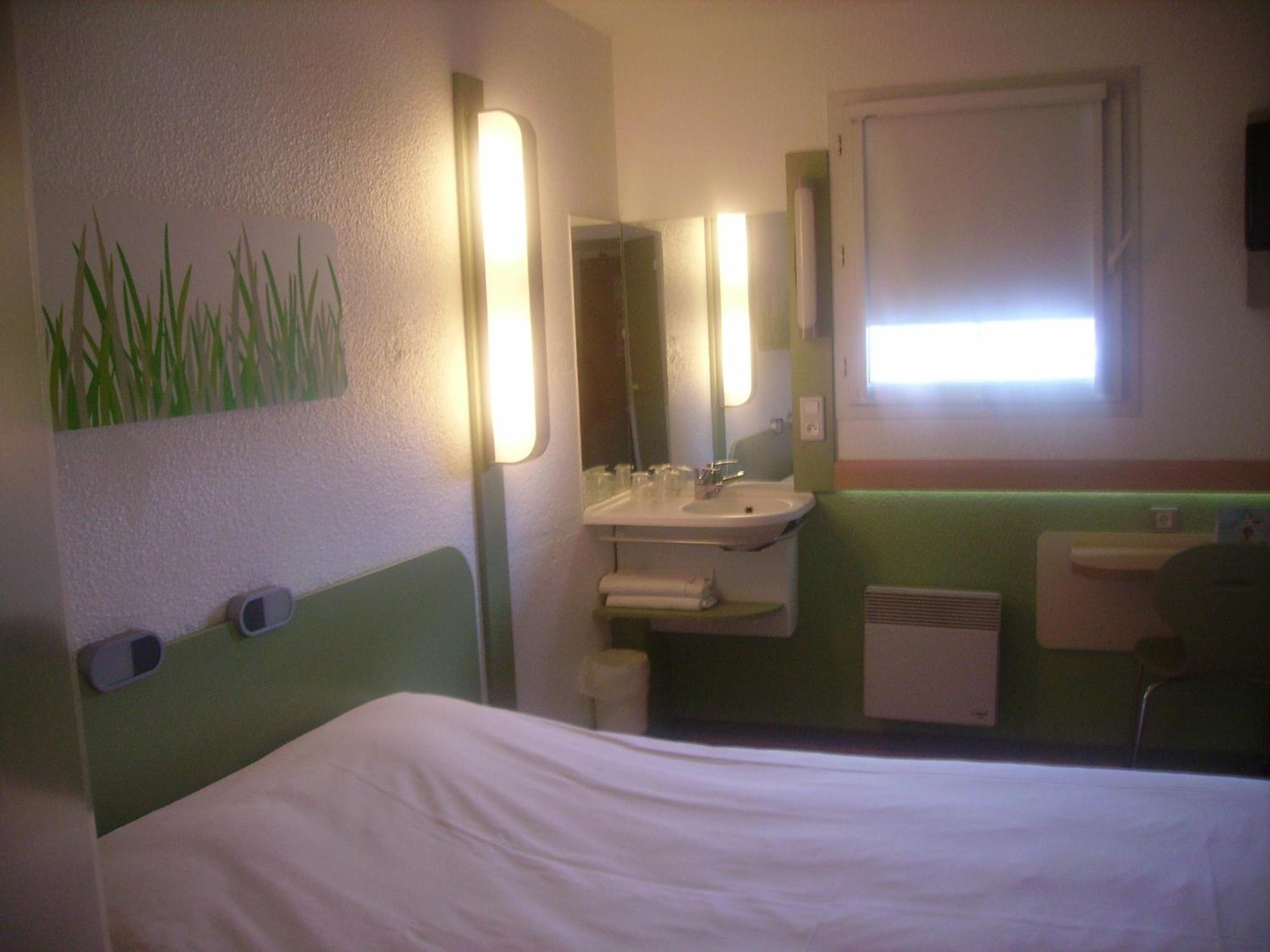 Ibis Budget Ремірмон Екстер'єр фото